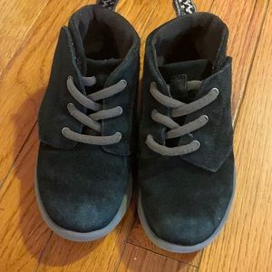 Ugg canoe washable Chukkas. Boys size 10.